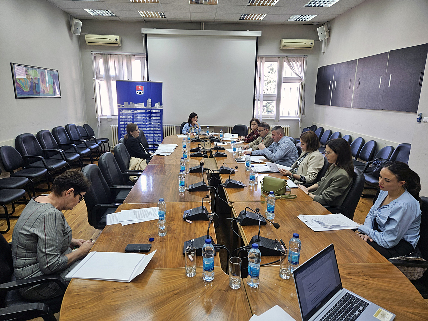 ПРИЈЕДОР, 29. ОКТОБРА /СРНА/ - Група за координацију за спречавање насиља у породици града Приједора усагласила се данас да у овогодишњој кампањи 16 дана активизма, која ће трајати од 25. новембра до 10. децембра, организује предавања за стручне службе у школама и представнике савјета ученика и родитеља о поступању о свим сазнањима о могућем породичном и родно заснованом насиљу.	

