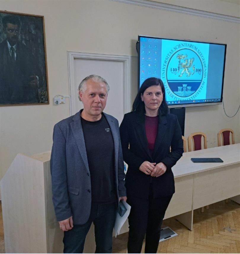 СЕГЕДИН, 29. ОКТОБРА /СРНА/ - Директор Јавне установе "Спомен-подручје Доња Градина" Tања Tулековић данас је у Сегедину на међународној конференцији о истраживању Холокауста одржала предавање у којем је предочила историографске чињенице о концентрационом логору Јасеновац и његовом највећем стратишту Доњој Градини.