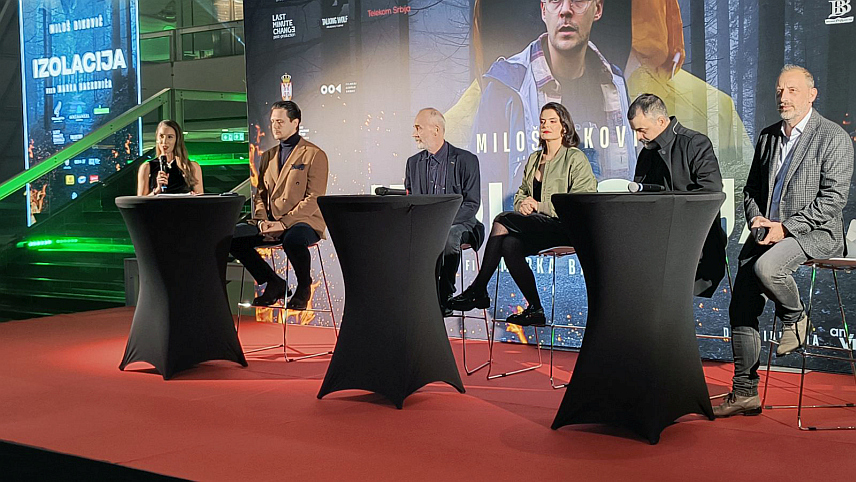 БЕОГРАД, 29. ОКТОБРА /СРНА/ - Глумац Милош Биковић на конференцији за новинаре вечерас у Београду прије промоције филма "Изолација" у Београду. О филму "Изолација" уочи премијере у Београду говорили су и редитељ Марко Бацковић, продуцент Марко Јоцић и глумци Младен Андрејевић и Милена Предић.	
