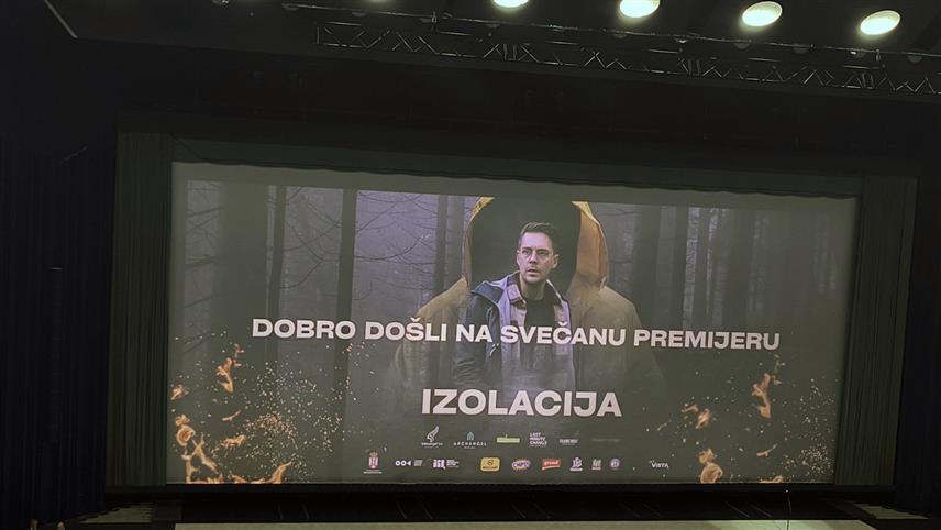 БЕОГРАД, 29. ОКТОБРА /СРНА/ - Директор Аудио-визуелног центра Републике Српске Ања Илић присуствовала је вечерас у Београду премијери филма "Изолација", који је снимљен уз подршку овог центра, Министарства културе Србије, "Телекома Србија" и Филмског центра Србије.