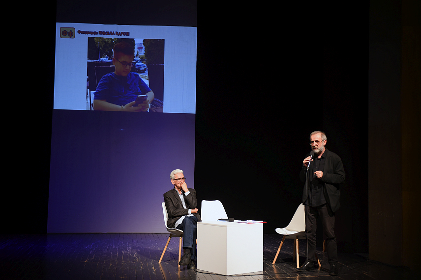 ПРИЈЕДОР, 29. ОКТОБРА /СРНА/ - Породица Николе Бароша из Приједора, који је у априлу у 13. години умро од посљедица веома ријетке генске мутације, представила је вечерас у овом граду фондацију која носи дјечаково име, а чији рад ће бити усмјерен на подршку предшколској и школској дјеци и омладини и организацијама, клубовима и колективима који се баве радом са дјецом.