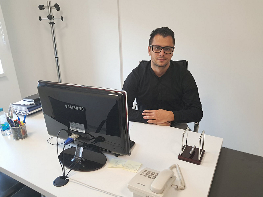 КОТОР ВАРОШ, 2. ОКTОБРА /СРНА/ - Члан Општинске изборне комисије Срђан Сакан.