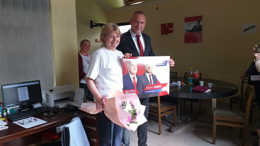 МИЛИЋИ, 2. ОКТОБРА /СРНА/ - Чувени српски неурохирург Даница Грујичић рекла је данас у Милићима да подржава кандидата СНСД-а за начелника ове општине Марка Савића због свега што је урађено и што је планирано да се уради у овој локалној заједници.