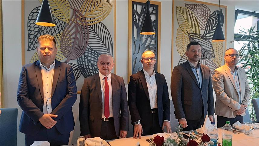 ПРЊАВОР, 2. ОКТОБРА /СРНА/ - Предсједник Социјалистичке партије /СП/ Петар Ђокић учествовао је данас на централном предизборном скупу СП-а у Прњавору.	