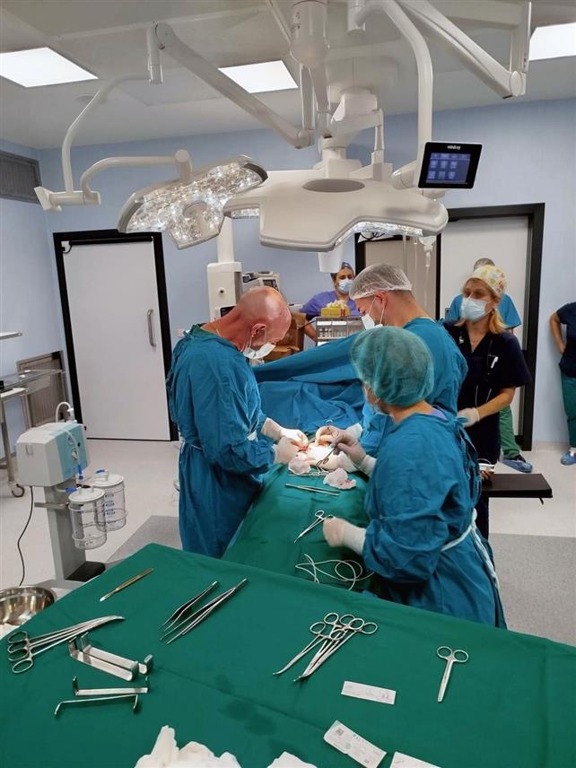 ДОБОЈ, 2. ОКТОБРА /СРНА/ - У новом објекту Болнице "Свети апостол Лука" у добојском насељу Усора вечерас је успјешно извршена прва операција слијепог цријева код жене средње животне доби.	