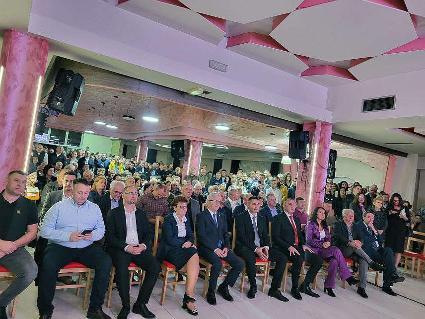 ПАЛЕ, 2. ОКТОБРА /СРНА/ - Предсједник ДЕМОС-а Недељко Чубриловић изразио је вечерас увјерење да ће кандидат те странке за начелника општине Пале Дејан Којић побиједити на локалним изборима.