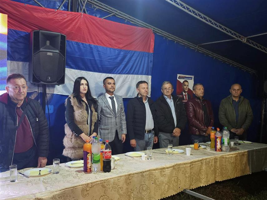 КОЗАРСКА ДУБИЦА, 2. ОКТОБРА /СРНА/ - Завршна трибина СНСД-а у овој предизборној кампањи одржана вечерас у Комленцу, којој је присуствовало око 500 чланова и симпатизера из Поуња.	