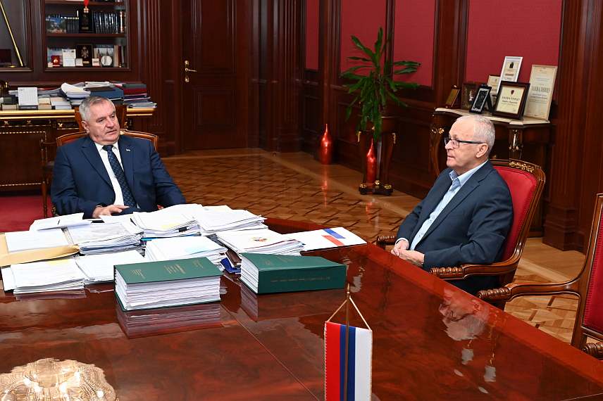 БАЊАЛУКА, 30. ОКТОБРА /СРНА/ - Предсједник Владе Републике Српске Радован Вишковић у разговору са предсједником Привредне коморе Српске Пером Ћорићем.