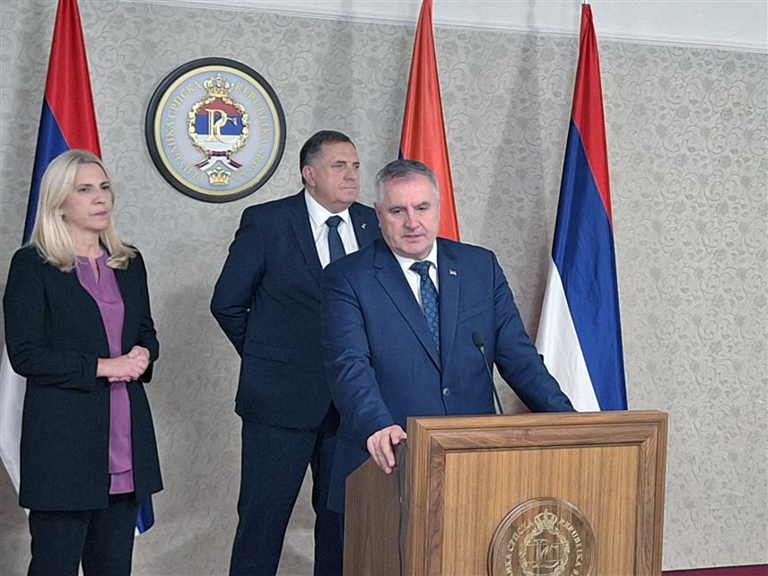 ИСТОЧНО САРАЈЕВО, 30. ОКТОБРА /СРНА/ - Предсједник Владе Републике Српске Радован Вишковић изјавио је данас у Источном Сарајеву да овако Тужилаштво и Суд БиХ не требају никоме и да Република Српска неће остати нијема на монтирани процес који ове институције воде против предсједника Српске Милорада Додика.