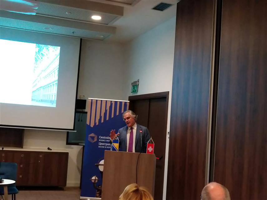 САРАЈЕВО, 31. ОКТОБРА /СРНА/ - Централна банка БиХ организовала је данас у Сарајеву истраживачку конференцију "Неформална економија: мјерење и ефекти" с циљем унапређења сарадње између централних банака укључених у Програм билатералне помоћи и изградње капацитета централних банака Швајцарског државног секретаријата за економске послове и региона, академске и стручне заједнице.