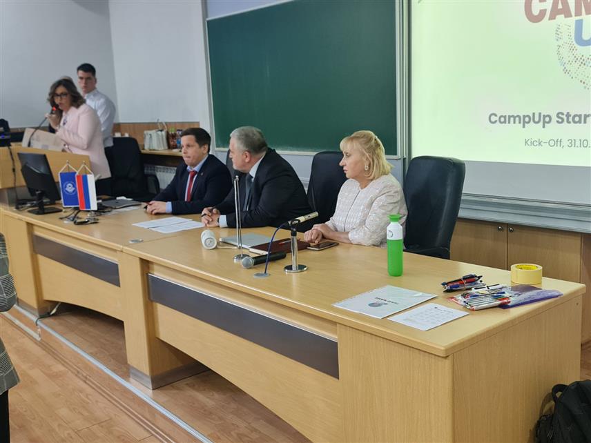 БАЊАЛУКА, 31. ОКТОБРА /СРНА/ - Директор Научно-технолошког парка Републике Српске Никола Драговић и директор Технопарка Санкт Петребург Олег Јакимов данас су у Бањалуци потписали Споразум о сарадњи, чији је циљ успостављање и развој стабилне и дугорочне пословне сарадње.