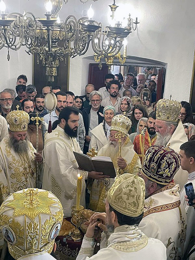 ПОДГОРИЦА, 31. ОКТОБРА /СРНА/ - У Цетињском манастиру данас је прослављен празник Светог апостола и јеванђелиста Луке и Светог Петра Цетињског чије се мошти чувају у овом манастиру.	