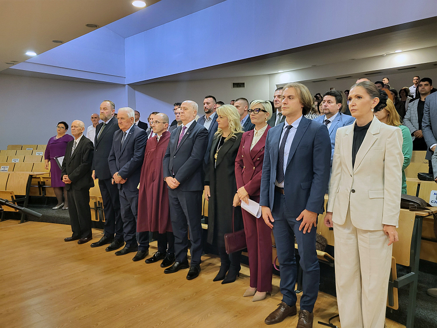 ПАЛЕ, 31. ОКТОБРА /СРНА/ - Свечаном академијом поводом Дана и крсне славе Правног факултета Универзитета у Источном Сарајеву данас је на Палама промовисано 26 дипломираних правника и пет мастера правних наука.	