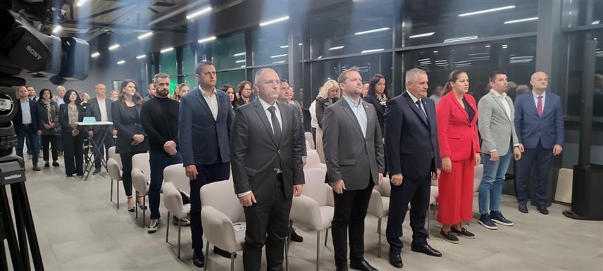 БАЊАЛУКА, 31. ОКТОБРА /СРНА/ - Јавна установа "Службени гласник Републике Српске" додијелила је вечерас у Бањалуци награде поводом Графичког конкурса о теми "Коло".	