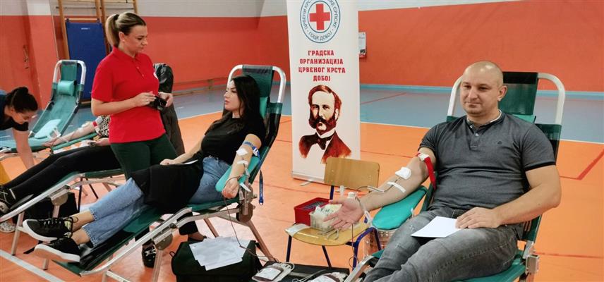 ДОБОЈ, 31. ОКТОБРА /СРНА/ - Градска организација Црвеног крста у Добоју организовала је данас акцију добровољног давања крви, која ће послужити и за формирање заједничког регистра добровољних давалаца.