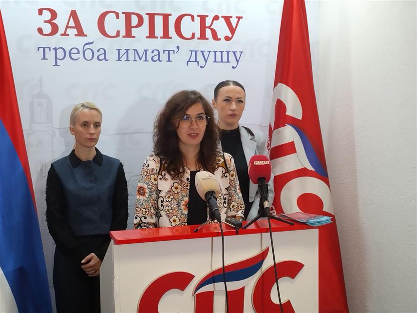БАЊАЛУКА, 3. ОКТОБРА /СРНА/ - Кандидат СПС-а за одборника у Скупштини града Бањалука Данка Игњатовић на конференцији за новинаре у Бањалуци.