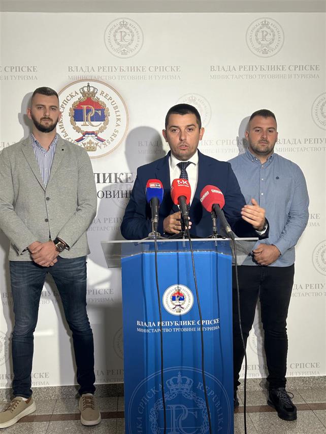 БАЊАЛУКА, 3. ОКТОБРА /СРНА/ - Министар трговине и туризма Републике Српске Денис Шулић на конференцији за новинаре у Бањалуци поводом предстојеће "Трке хероја" која ће бити одржана у суботу, 5. октобра, на Козари.