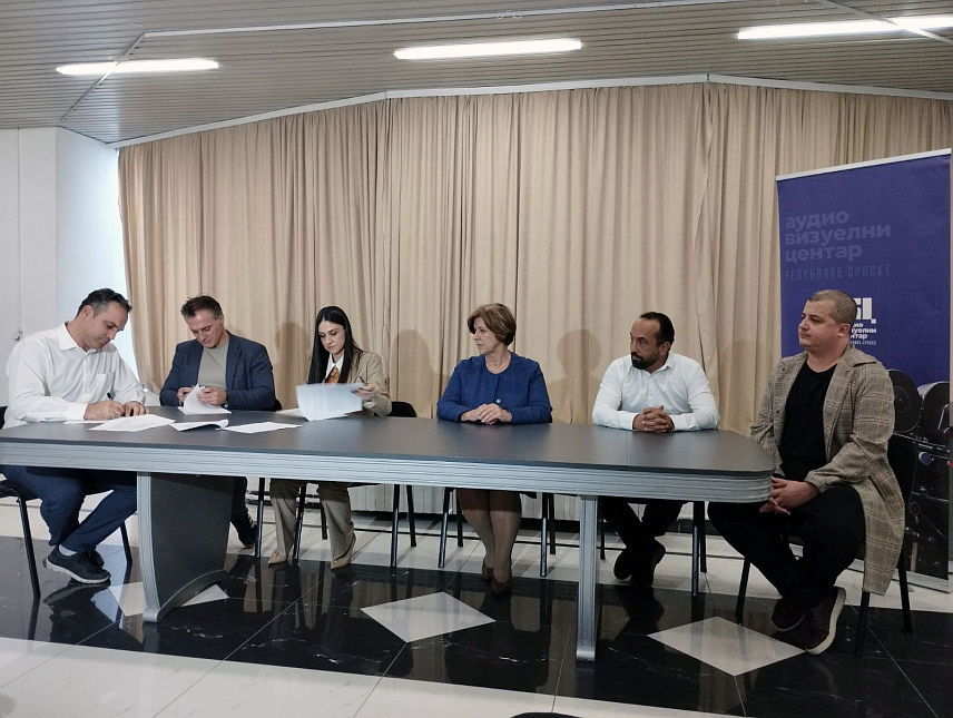 БАЊАЛУКА, 3. ОКТОБРА /СРНА/ - Министар просвјете и културе Републике Српске Жељка Стојичић је данас у Бањалуци присуствовала потписивању уговора о суфинансирању два дугометражна играна филма националне тематике са милион КМ који су подржани на јавном конкурсу.	