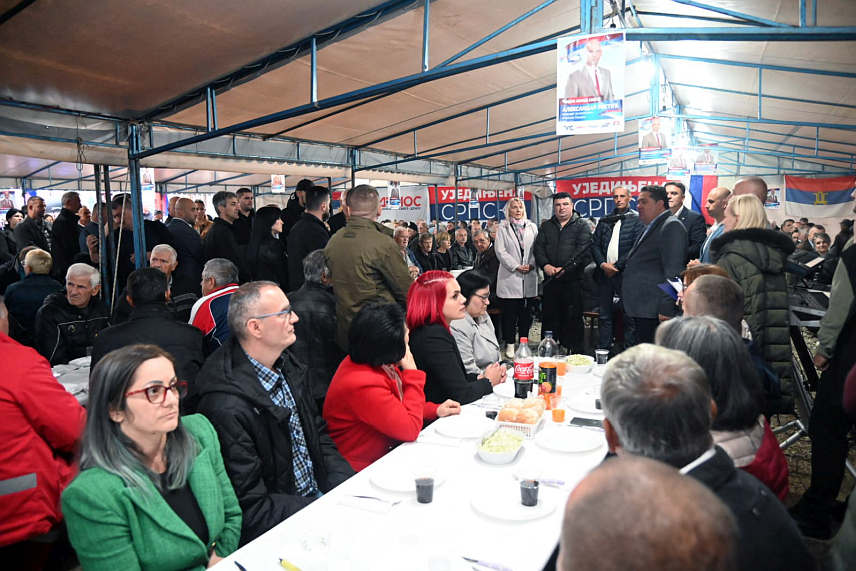 СТАНАРИ, 3. ОКТОБРА /СРНА/ - Предсједник Уједињене Српске Ненад Стевандић рекао је да кандидата ове партије за начелника општине Станари Александра Ристића подржава највећи број грађана, односно највећи број политичких партија и невладиних организација.