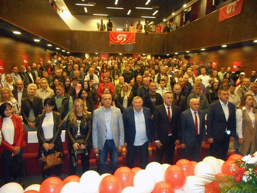 БРАТУНАЦ, 3. ОКТОБРА /СРНА/ - Основни циљеви Социјалистичке партије /СП/ су очување мира и економски развој за омогућавање слободног и бољег живота у Републици Српској, рекао је предсједник ове странке Петар Ђокић на вечерашњој предизборној трибини у Братунцу.