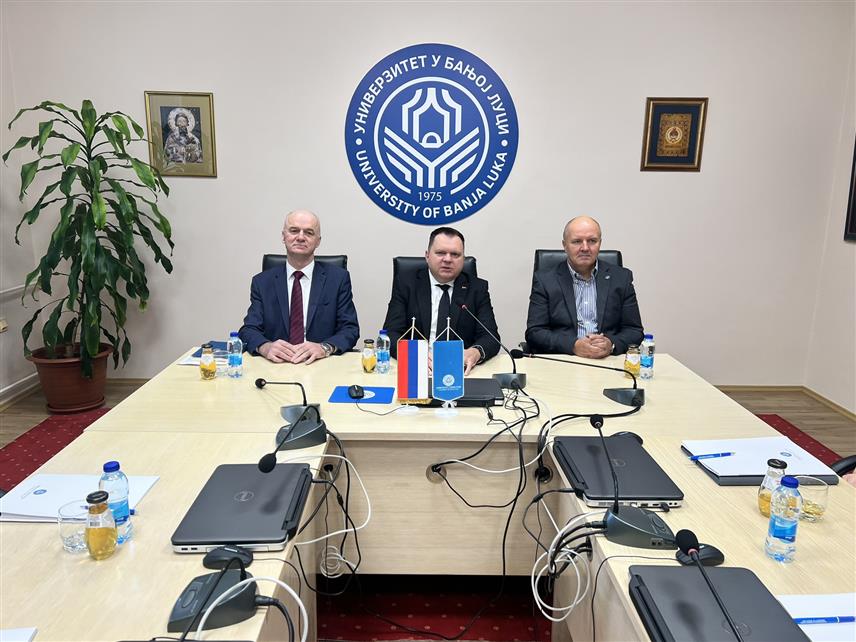 БАЊАЛУКА, 4. ОКТОБРА /СРНА/ - Mинистар за научнотехнолошки развој и високо образовање Републике Српске Жељко Будимир присуствовао je свечаном пријему за 32 новозапослена наставника и сарадника на Универзитету у Бањалуци.