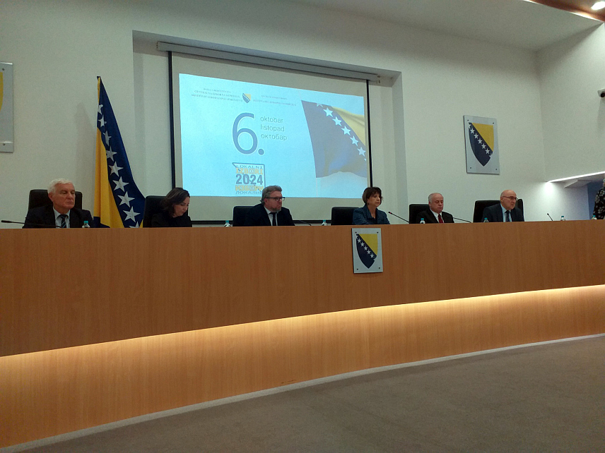 САРАЈЕВО, 4. ОКТОБРА /СРНА/ - Централна изборна комсија БиХ /ЦИК/ у сталној је комуникацији са општинским и градским изборним комисијама у вези са одржавањем локалних избора у поплављеним подручјима у Федерацији БиХ гдје ће избори, ако их не буде могуће спровести, бити одгођени, рекла је предсједник ЦИК-а Ирена Хаџиабдић.