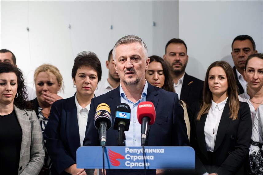 БИЈЕЉИНА, 4. ОКТОБРА /СРНА/ - Кандидат Републичке странке Српске /РСС/ за градоначелника Бијељине Миле Пејчић изјавио је да је током кампање грађанима представио јасан концепт, план и програм који ће град извући из безнађа, нерада и свађа које су обљежиле претходни четворогодишњи период.