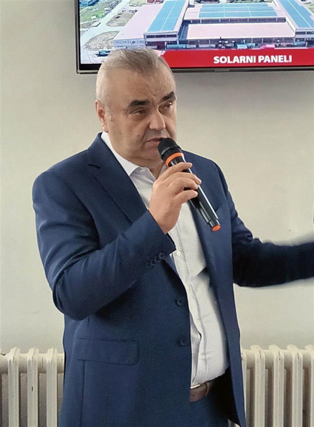 ЗВОРНИК, 10. ОКТОБРА /СРНА/ - Директор компаније "Алумина" из Зворника Зоран Стевановић рекао је данас да су у протеклој години урађена или су пред завршетком 23 пројекта који су неопходни да би фирма функционисала и опстала на врло пробирљивом европском и свјетском тржишту.