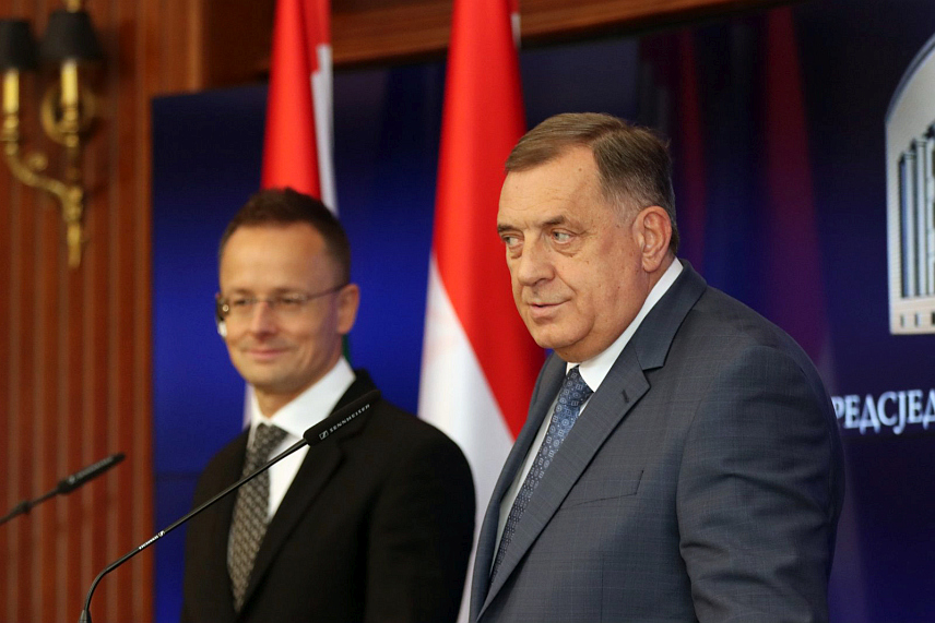 БАЊАЛУКА, 4. ОКТОБРА /СРНА/ - Конференција за новинаре предсједника Републике Српске Милорада Додика и мађарског шефа дипломатије Петера Сијарта.