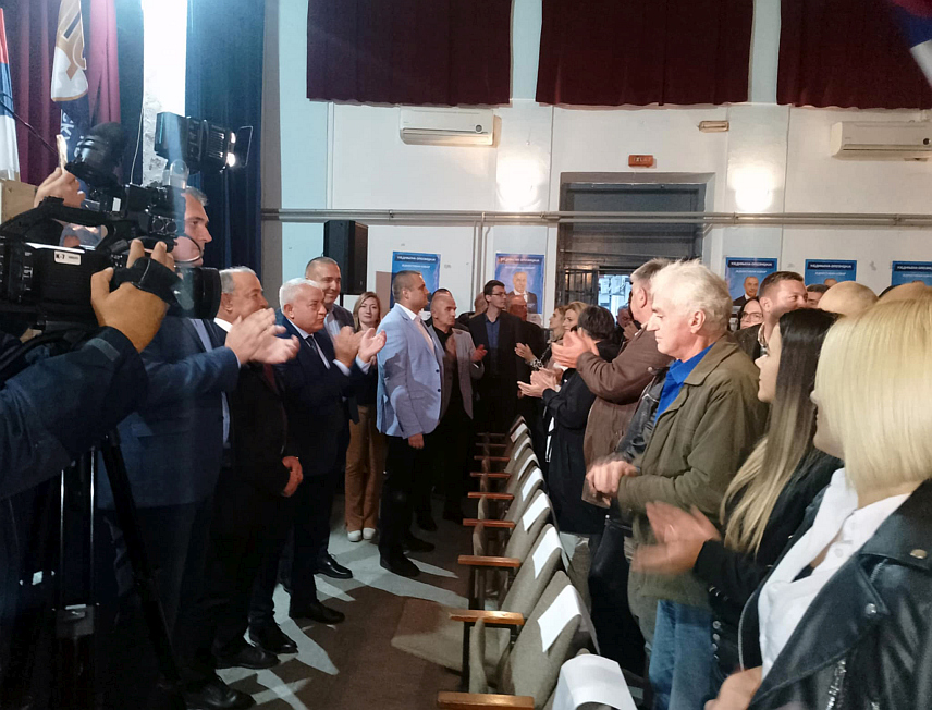 НОВИ ГРАД, 10. ОКТОБРА /СРНА/ - Кандидат за начелника Новог Града у име ПДП-а и СДС-а Душан Гашић позвао грађане да у што већем броја у недјељу, 6. октобра, изађу на изборе и гласају за своју и будућост општине.