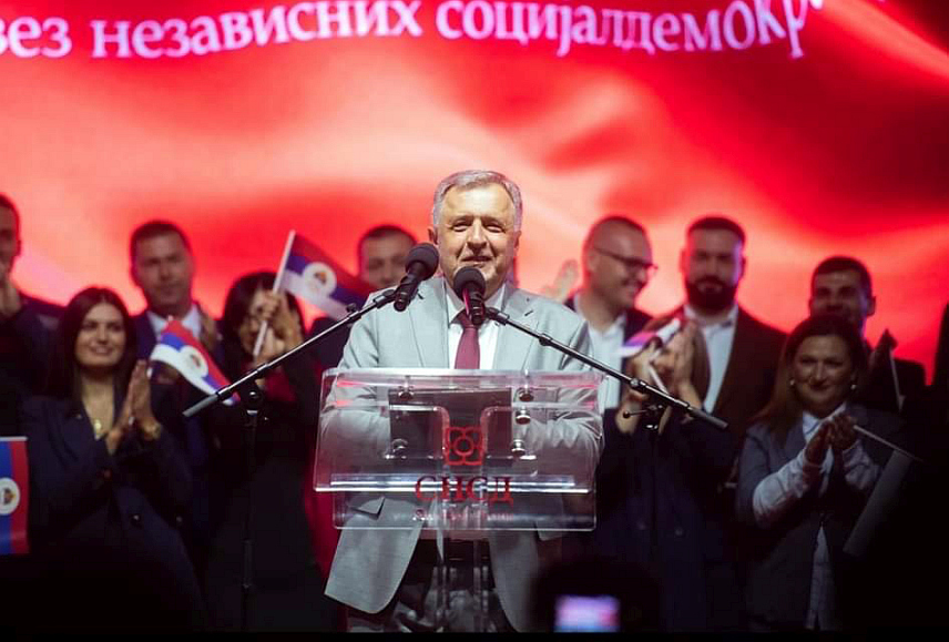 БИЈЕЉИНА, 4. ОКТОБРА /СРНА/ - Кандидат СНСД-а за градоначелника Бијељине Микајло Лазић изјавио је да вјерује да промјене долазе и да се у недјељу, 6. октобра, отвара ново поглавље у развоју овог града.