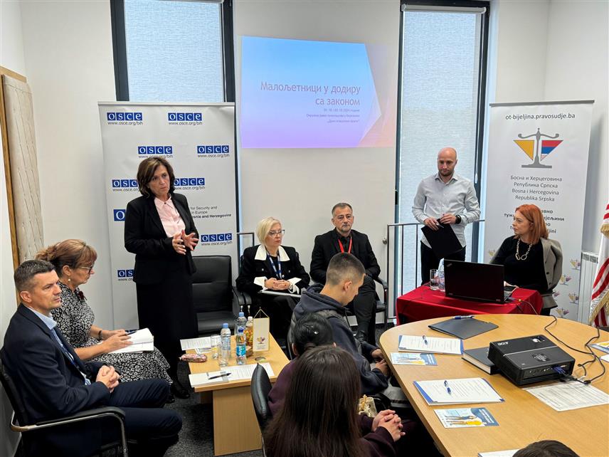 БИЈЕЉИНА, 4. ОКТОБРА /СРНА/ - Окружно јавно тужилаштво у Бијељини је организацијом "Дана отворених врата" фокусирало јавност на права и потребе дјеце, уз поруку да ова институција приоритетно и одговорно учествује у заштити дјеце и њихових права.