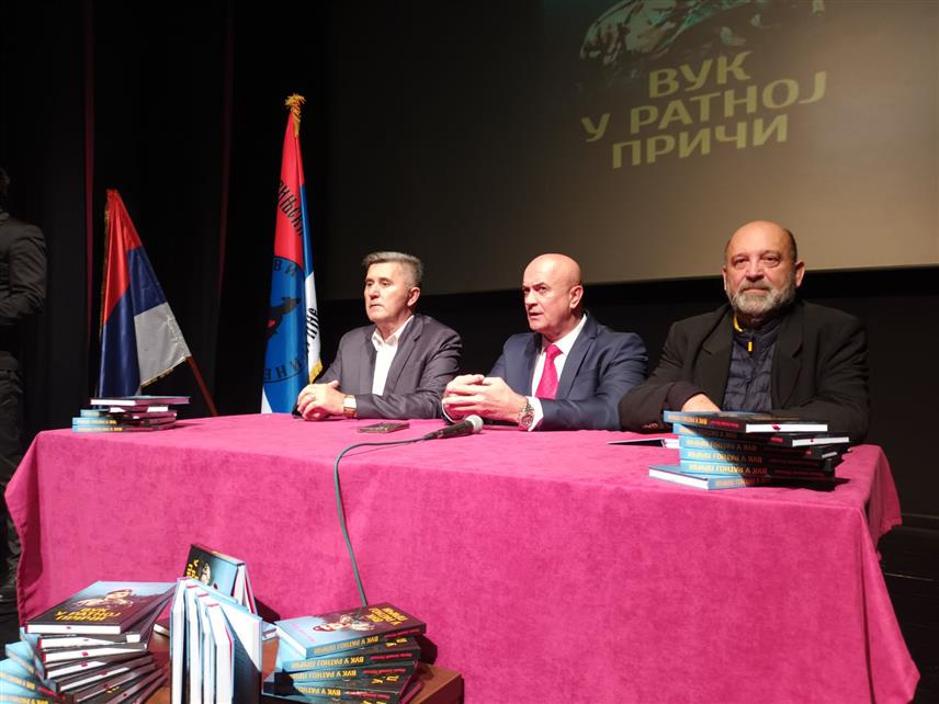 ЗВОРНИК, 5. ОКТОБРА /СРНА/ - У зворничком Дому омладине вечерас је представљена књига "Вук у ратној причи" аутора Милана Јоловића Легенде, пуковника и команданта Специјалне јединице "Вукови са Дрине", једне од најелитнијих јединица Војске Републике Српске.