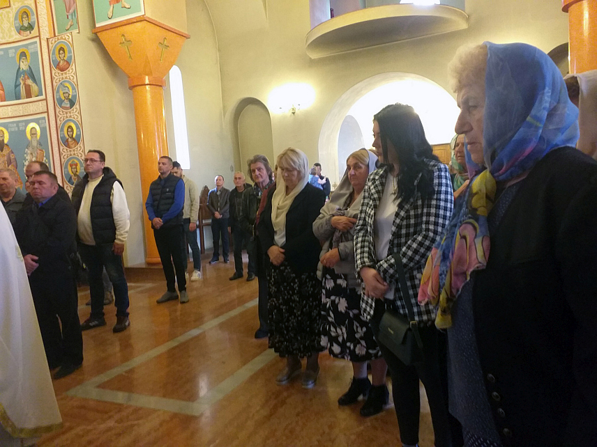 ИСТОЧНО САРАЈЕВО, 6. ОКТОБРА /СРНА/ -У цркви Светог Петра Сарајевског у Војковићима служена је литургија и парастос погинулим и умрлим припадницима Друге сарајевске лаке пјешадијске бригаде Војске Републике Српске.	
