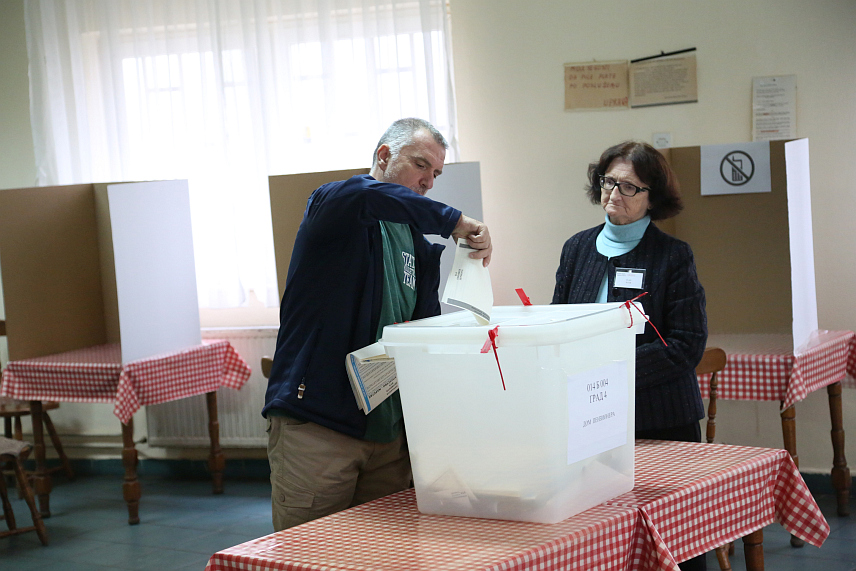 ДЕРВЕНТА, 6. ОКТОБРА /СРНА/ - Гласање на биралиштима у Дервенти.