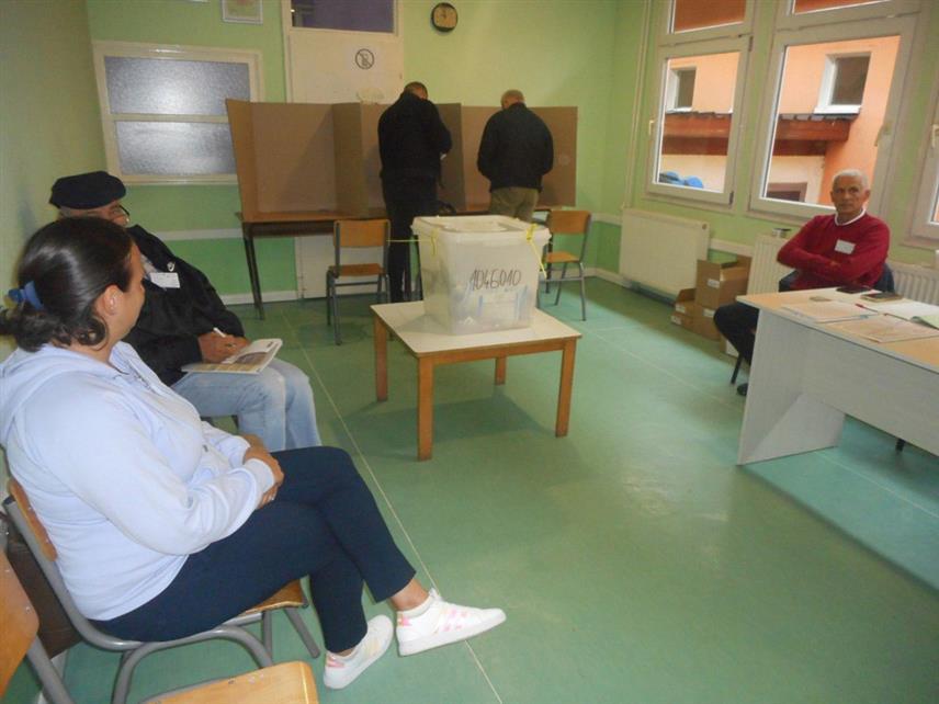 БРАТУНАЦ, 6. ОКТОБРА /СРНА/ - У општини Братунац до 15 часова на биралишта је изашло 7.588 бирача или 43,3 одсто.