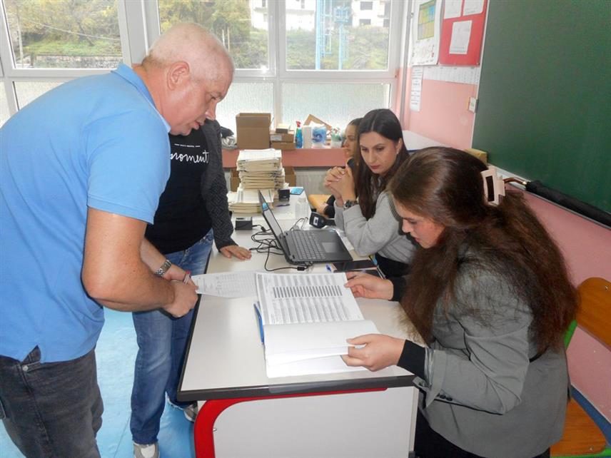 СРЕБРЕНИЦА, 6. ОКТОБРА /СРНА/ - Гласање на биралиштима у општини Сребреница.