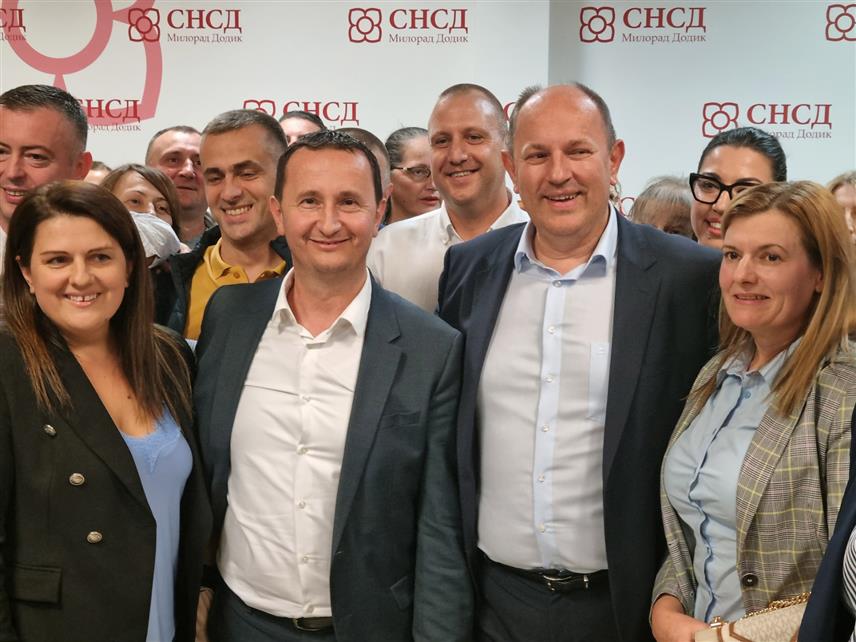 TРЕБИЊЕ, 6. ОКТОБРА /СРНА/ - Кандидат СНСД-а за градоначелника Tребиња Мирко Ћурић убједљиво је побиједио на локалним изборима, рекао је предсједник Градског одбора СНСД-а Tребиње Лука Петровић.