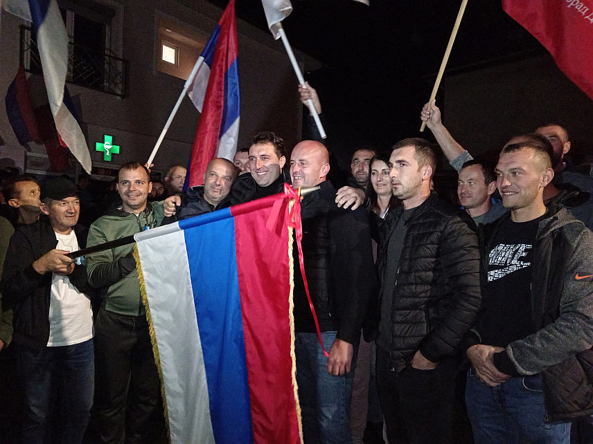 СОКОЛАЦ, 6. ОКTОБРА /СРНА/ - Кандидат СНСД-а за начелника општине Соколац Страхиња Башевић рекао је Срни да је његовом побједом срушена, како каже, владавина манипулације и преваре, која је трајала дуго година у овој локалној заједници - славље на улицама Сокоца.