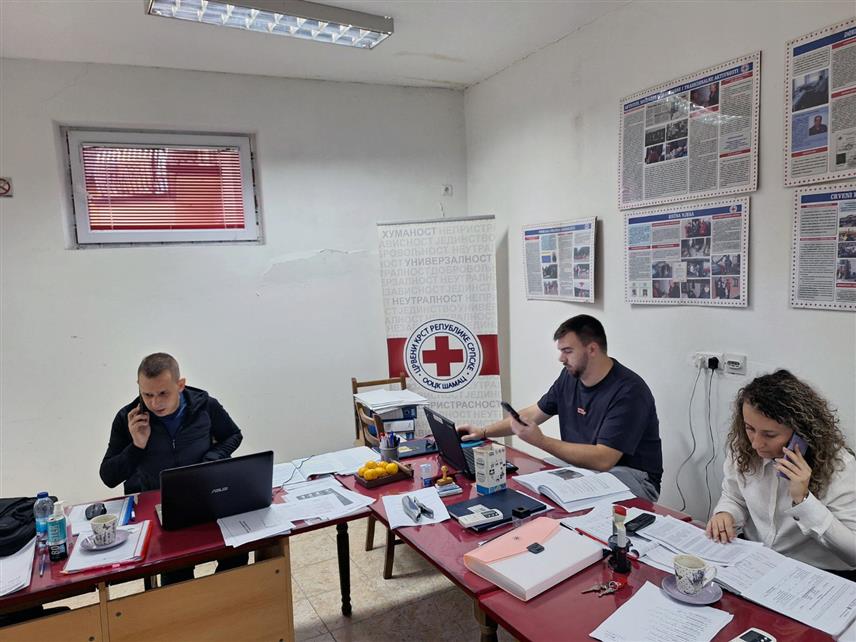 ШАМАЦ, 6. ОКТОБРА /СРНА/ - На подручју Шамца јутрос су на вријеме отворена сва бирачка мјеста и без проблема је почело гласање на локалним изборима, рекла је Срни предсједник Општинске изборне комисије Шамац Ружица Мокрић.