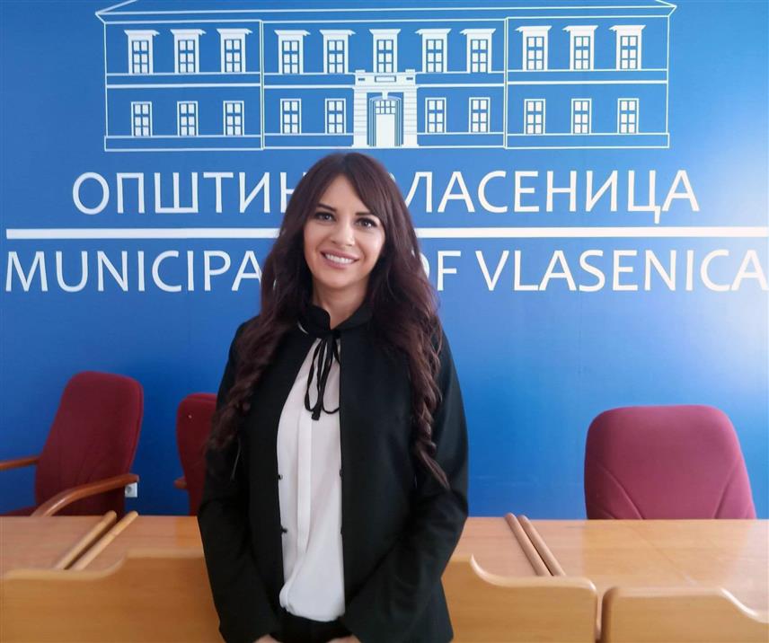 ВЛАСЕНИЦА, 6. ОКТОБРА /СРНА/ - Предсједник Општинске изборне комисије /ОИК/ Власеница Сања Станимировић изјавила је Срни да у Власеници два бирачка мјеста нису отворена на вријеме.