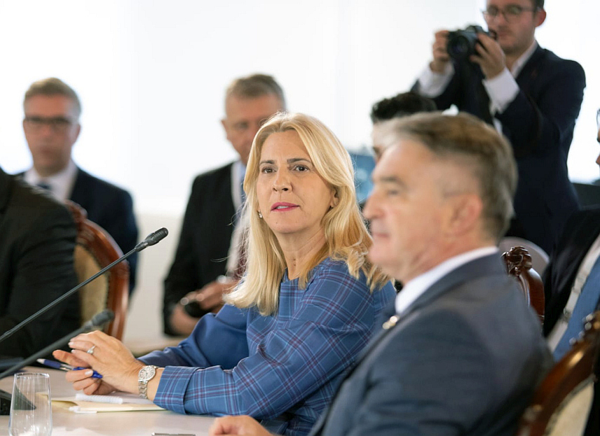 ТИВАТ, 8. ОКТОБРА /СРНА/ - У Тивту се данас одржава пленарна сједница Самита Брдо-Бриони процеса, на којој учествује и српски члан Предсједништва БиХ Жељка Цвијановић.
