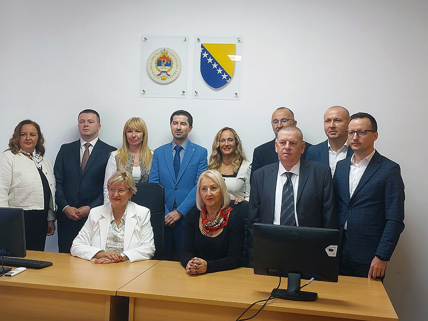 БИЈЕЉИНА, 8. ОКТОБРА /СРНА/ - У новим просторијама Окружног привредног суда у Бијељини данас је организован први састанак предсједника свих окружних привредних судова Српске и Вишег привредног суда Бањалука који анализирају рад привредних судова у Републици Српској.