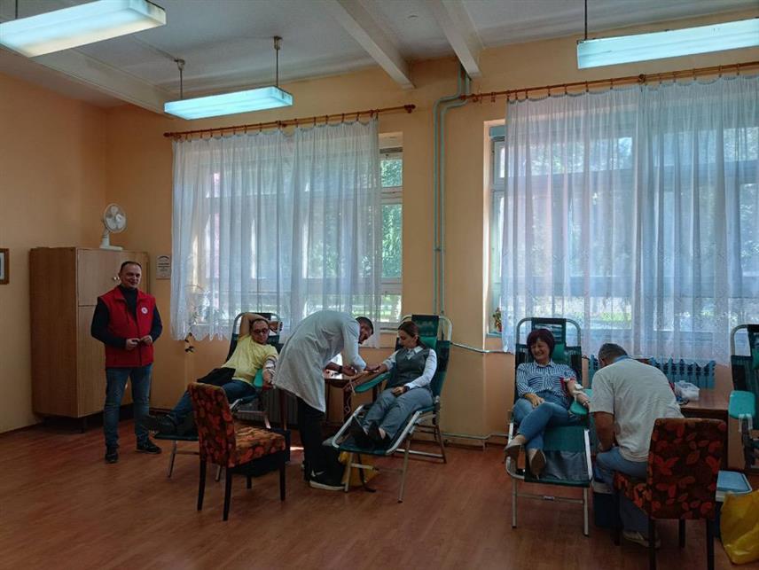 БРОД, 8. ОКТОБРА /СРНА/ - У Броду је у акцији добровољног давања крви сакупљено 57 доза драгоцјене течности, а традиционално акцију је организовала Општинска организација Црвеног крста у сарадњу са Борачком организацијом.