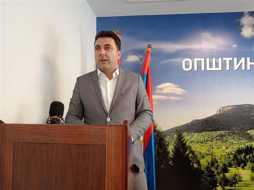 СОКОЛАЦ, 9. ОКТОБРА /СРНА/ - Кандидат СНСД-а за начелника Сокоца Страхиња Башевић, који је побиједио на протеклим изборима, најавио је да ће одмах по преузимању функције заједно са Владом Републике Српске радити на стабилизацији стања у овој општини.