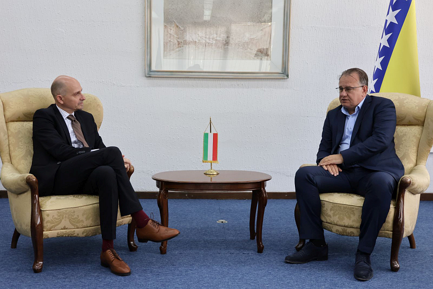 САРАЈЕВО, 9. ОКТОБРА /СРНА/ - Амбасадор Мађарске у БиХ Кристијан Поша и премијер Федерације БиХ /ФБиХ/ Нермин Никшић на састанку у Сарајеву.