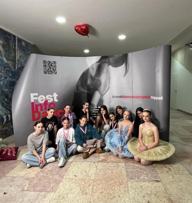 БЕОГРАД, 10. НОВЕМБРА /СРНА/ - Балерине Балетске школе Дома културе Грачаница са Косова и Метохије освојиле су три прва, два друга и једно пето мјесто на интернационалном фестивалу у Прагу.