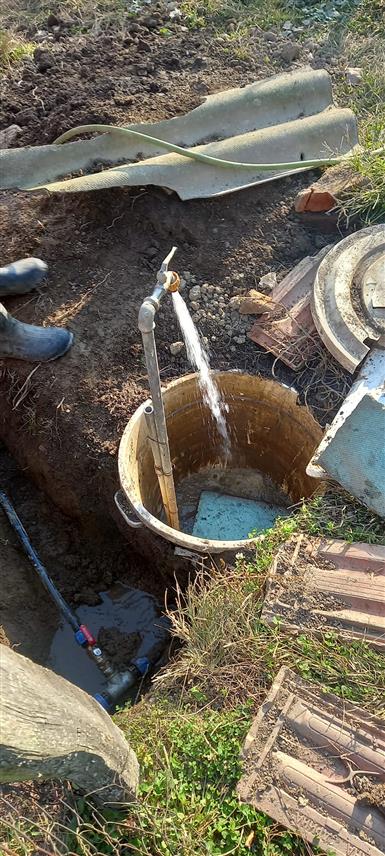 СРЕБРЕНИЦА, 11. НОВЕМБРА /СРНА/ - Рударско насеље Колонија у Сасама код Сребренице добило је нови водовод и воду за пиће.