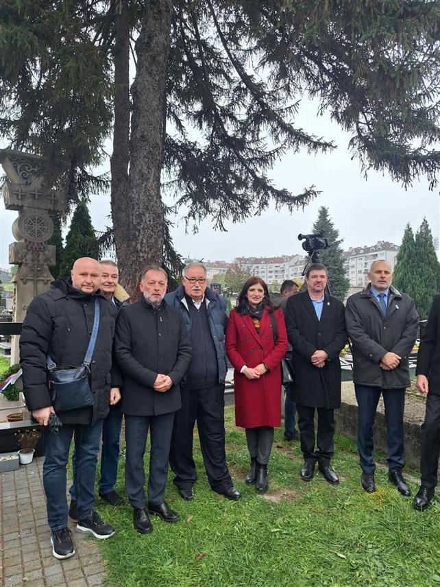 БАЊАЛУКА, 11. НОВЕМБРА /СРНА/ - Полагањем вијенаца на споменик жртвама Велеиздајничког процеса у Бањалуци je данас обиљежен Дан примирја у Првом свјетском рату.