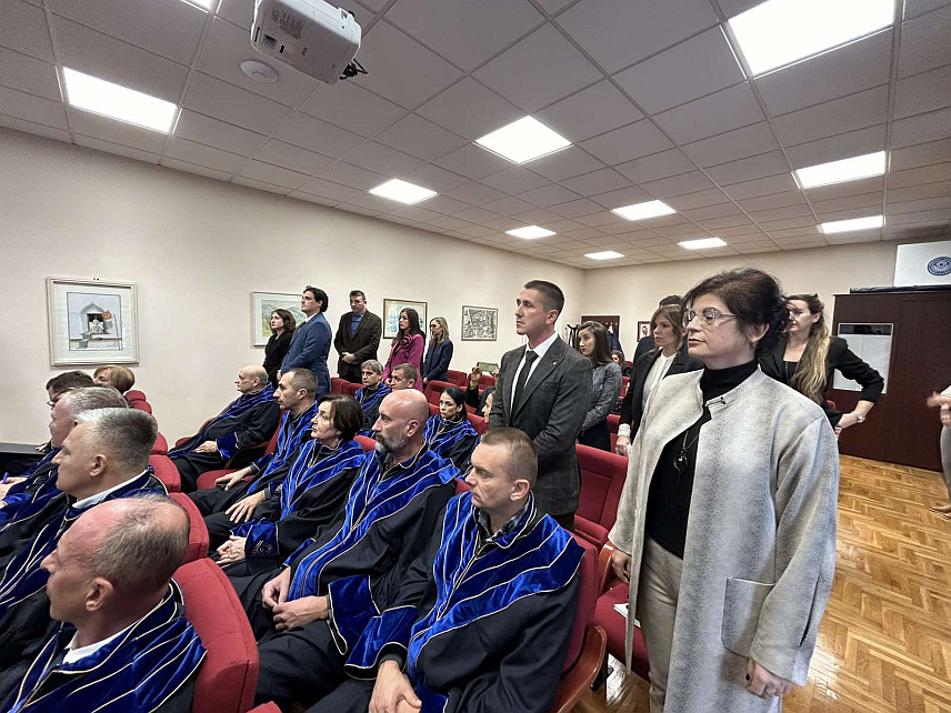 БАЊАЛУКА, 11. НОВЕМБРА /СРНА/ - Универзитет у Бањалуци данас је свечано промовисао 13 доктора наука који су докторске дисертације успјешно одбранили у протеклих годину дана.